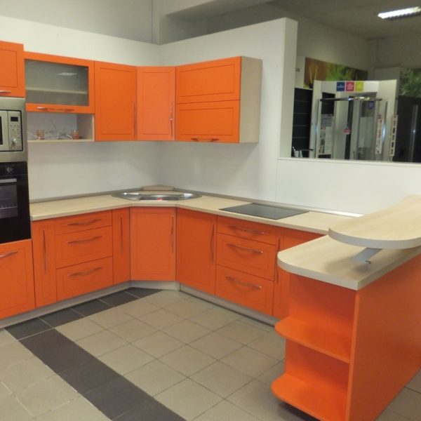 Oranžinė virtuvė